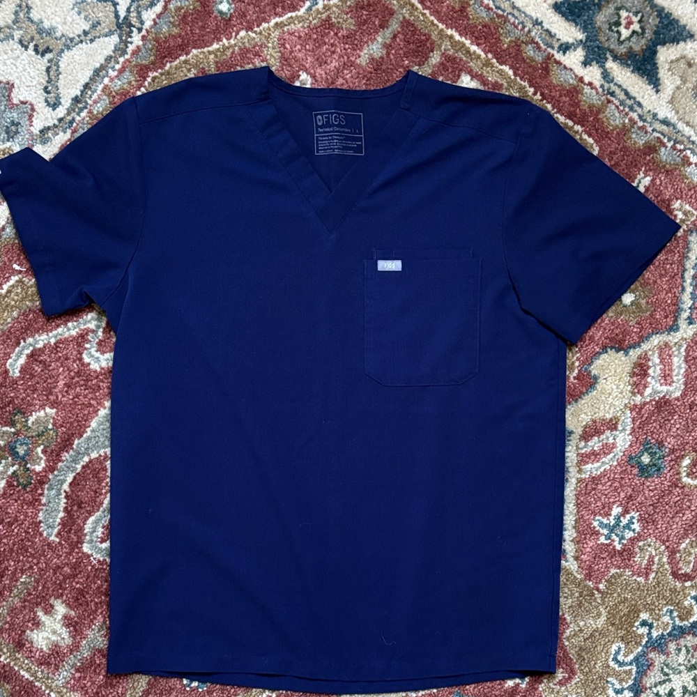FIGS LEON Three-Pocket Scrub Top - Picture 5 of 5
